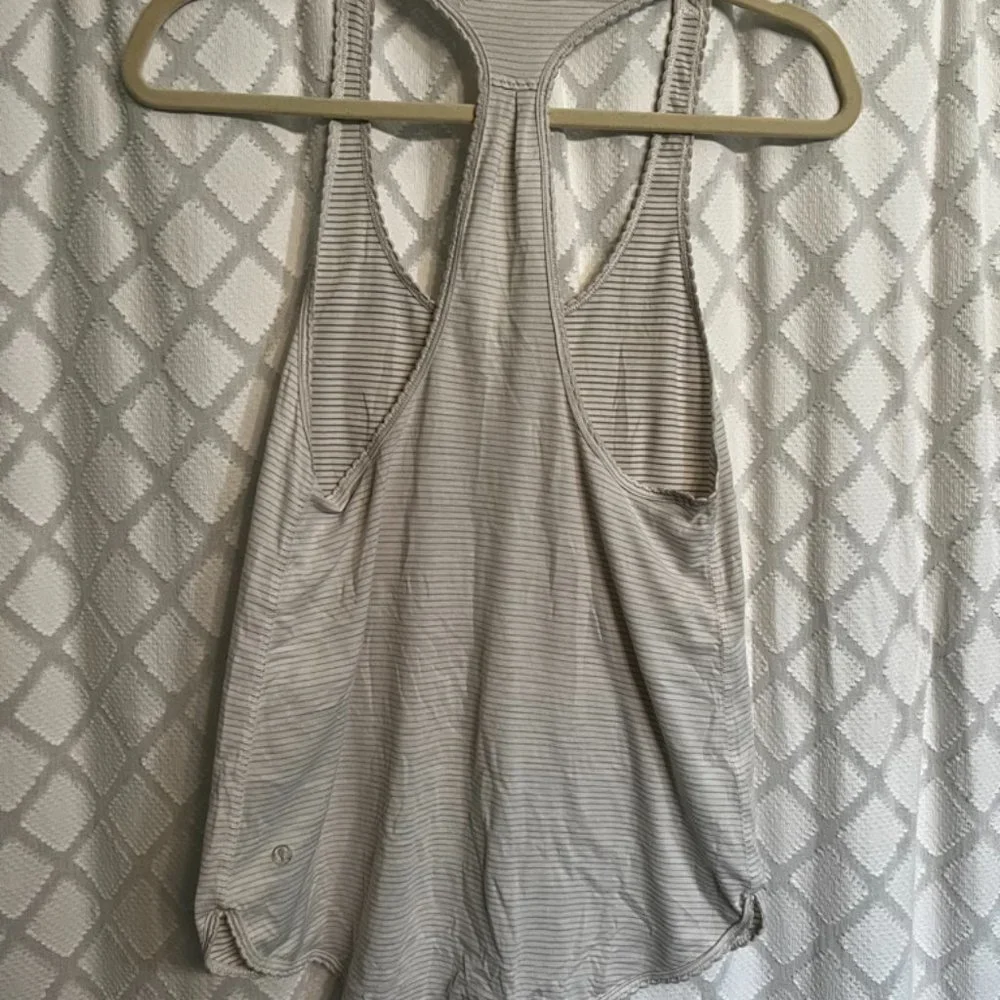 Lululemon white & gray striped racer back tank, size 8, good condition - Picture 2 of 5